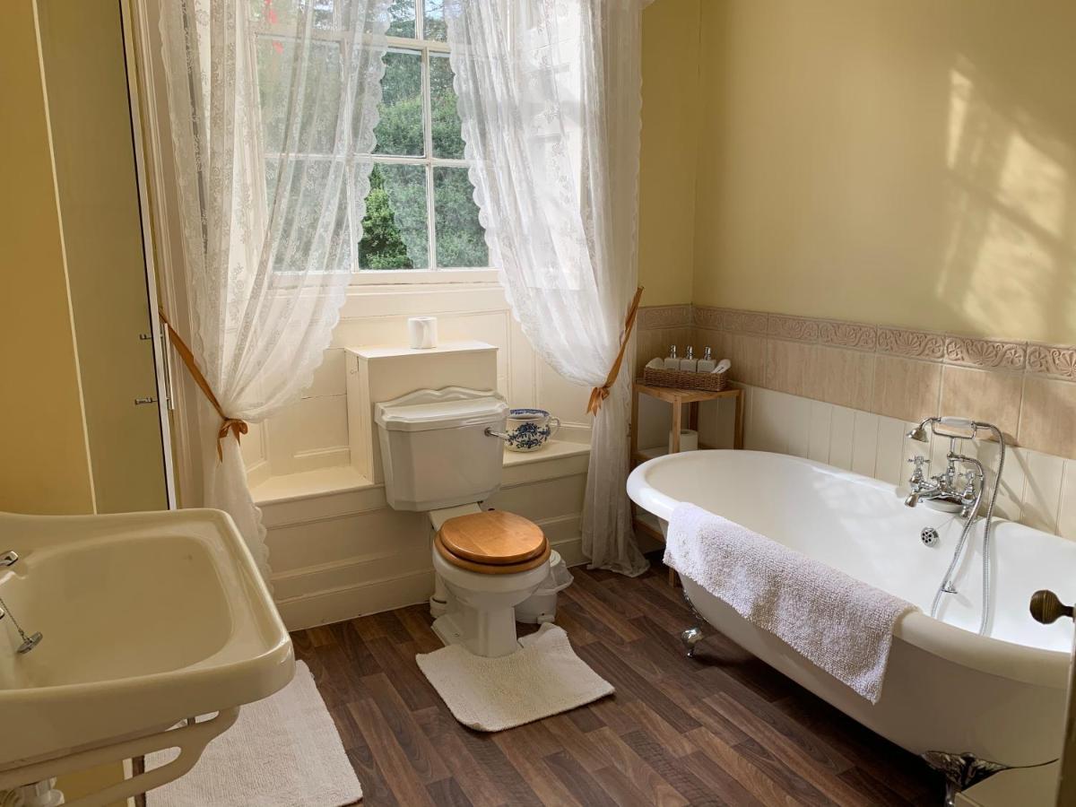 Pensjonat Boulston Manor Haverfordwest Zewnętrze zdjęcie